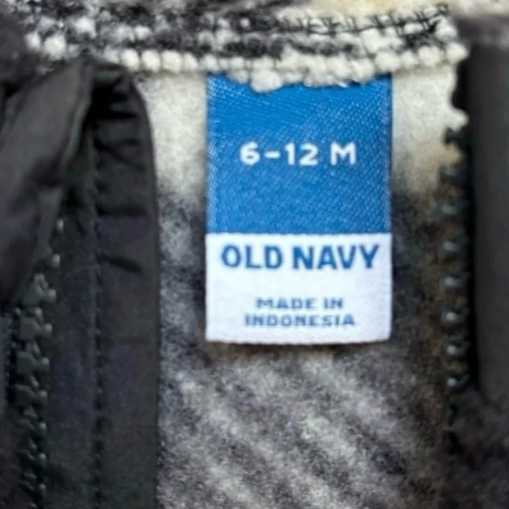 Old Navy Buffalo Plaid Fleece Vest Baby 6–12 Months NWOT Black White - Picture 2 of 4